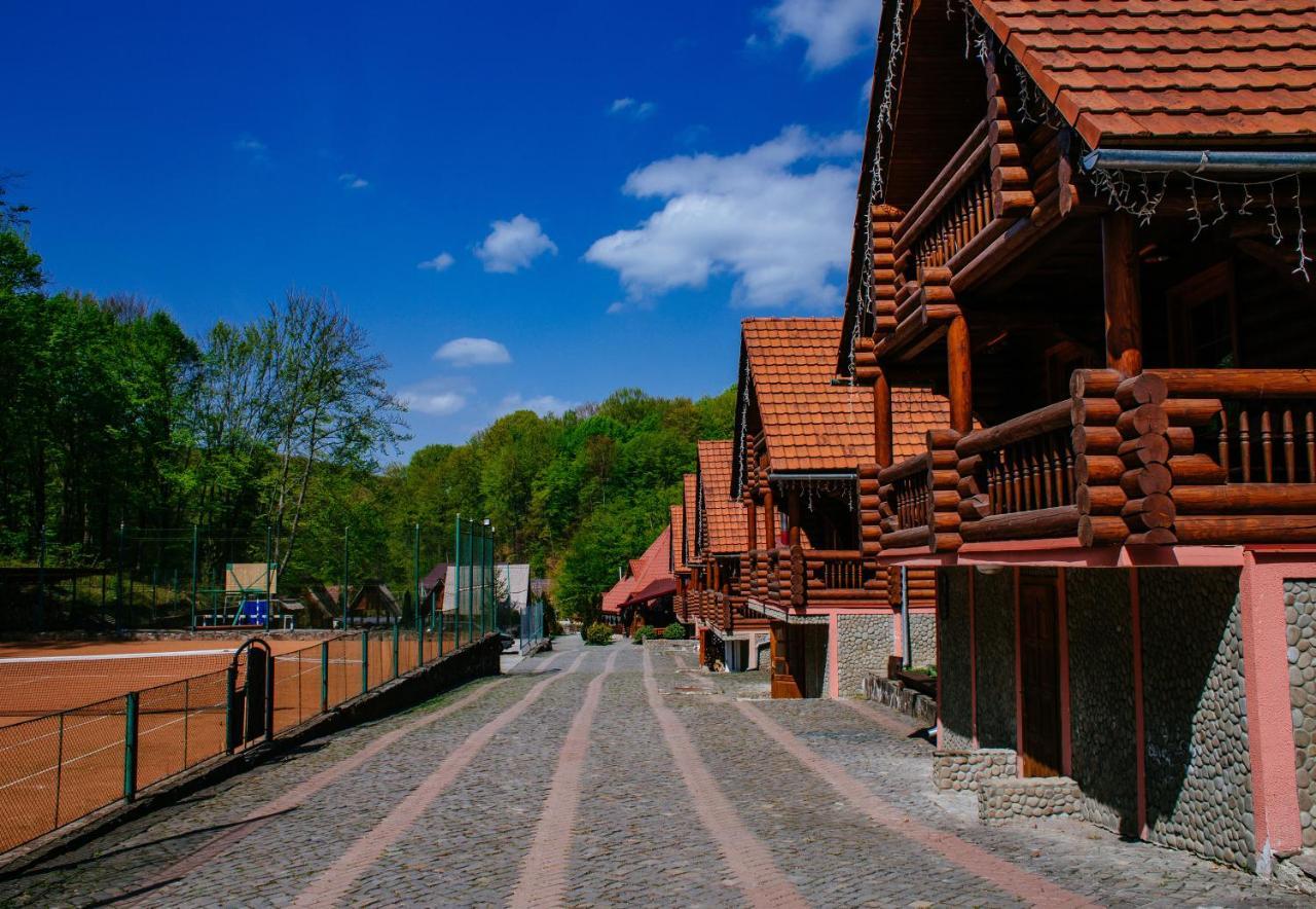 Toursit Complex Polyana Kvasova Hotel Exterior photo